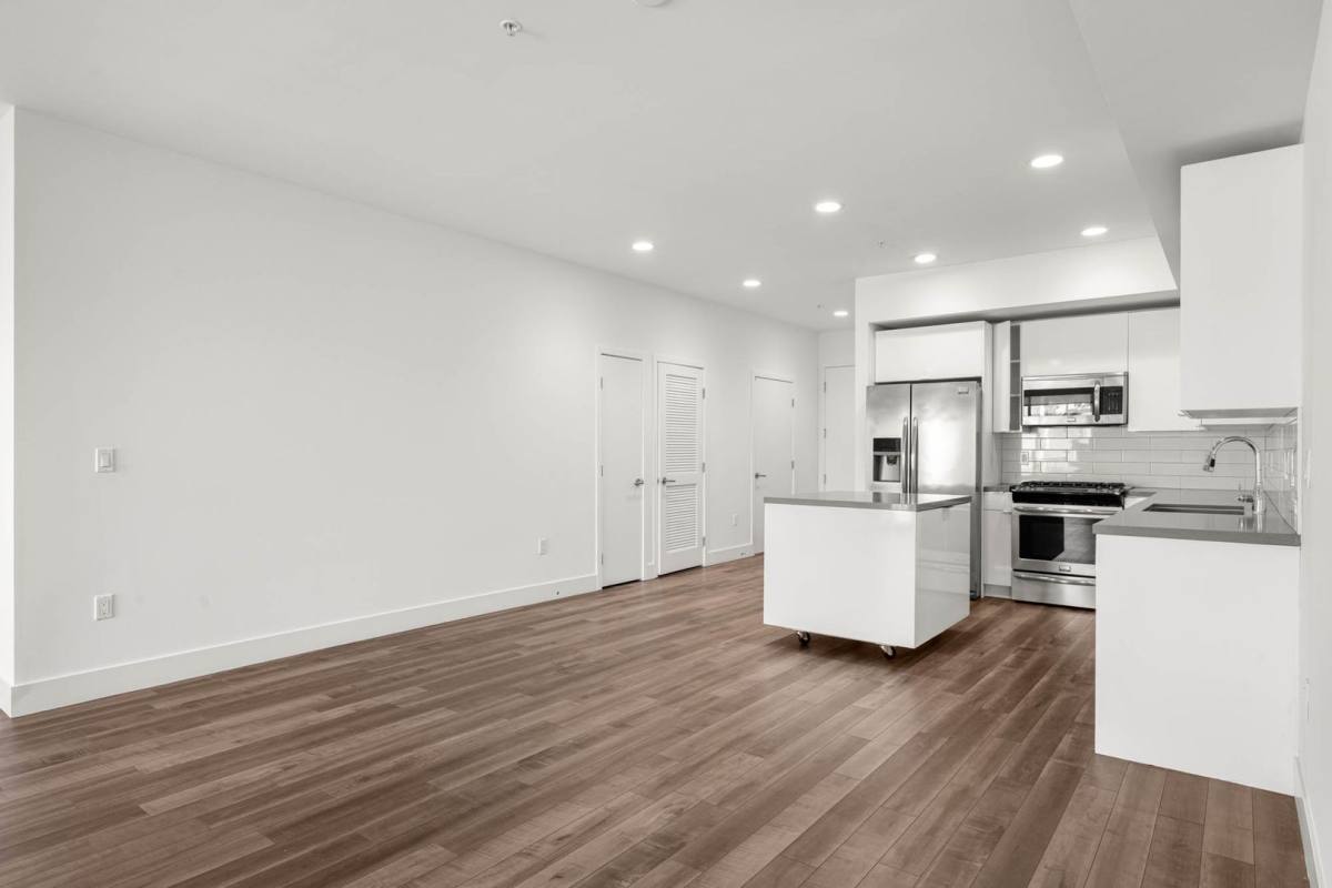 Apartment for rent at 1215 S Bedford St, Los Angeles, CA 90035