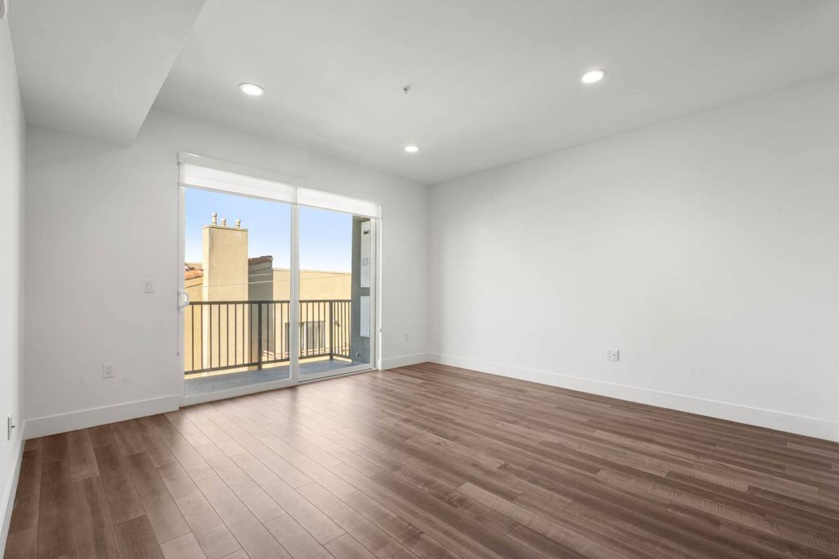 Apartment for rent at 1215 S Bedford St, Los Angeles, CA 90035