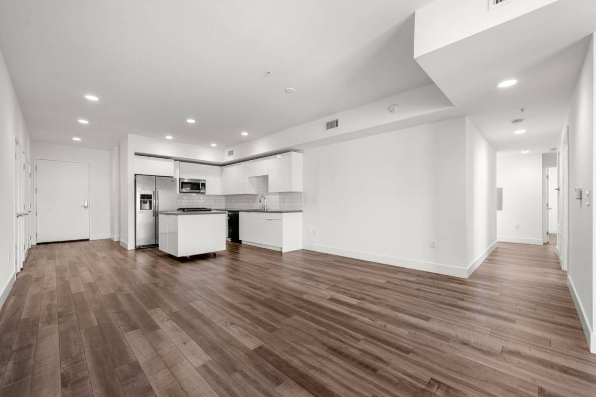 Apartment for rent at 1215 S Bedford St, Los Angeles, CA 90035
