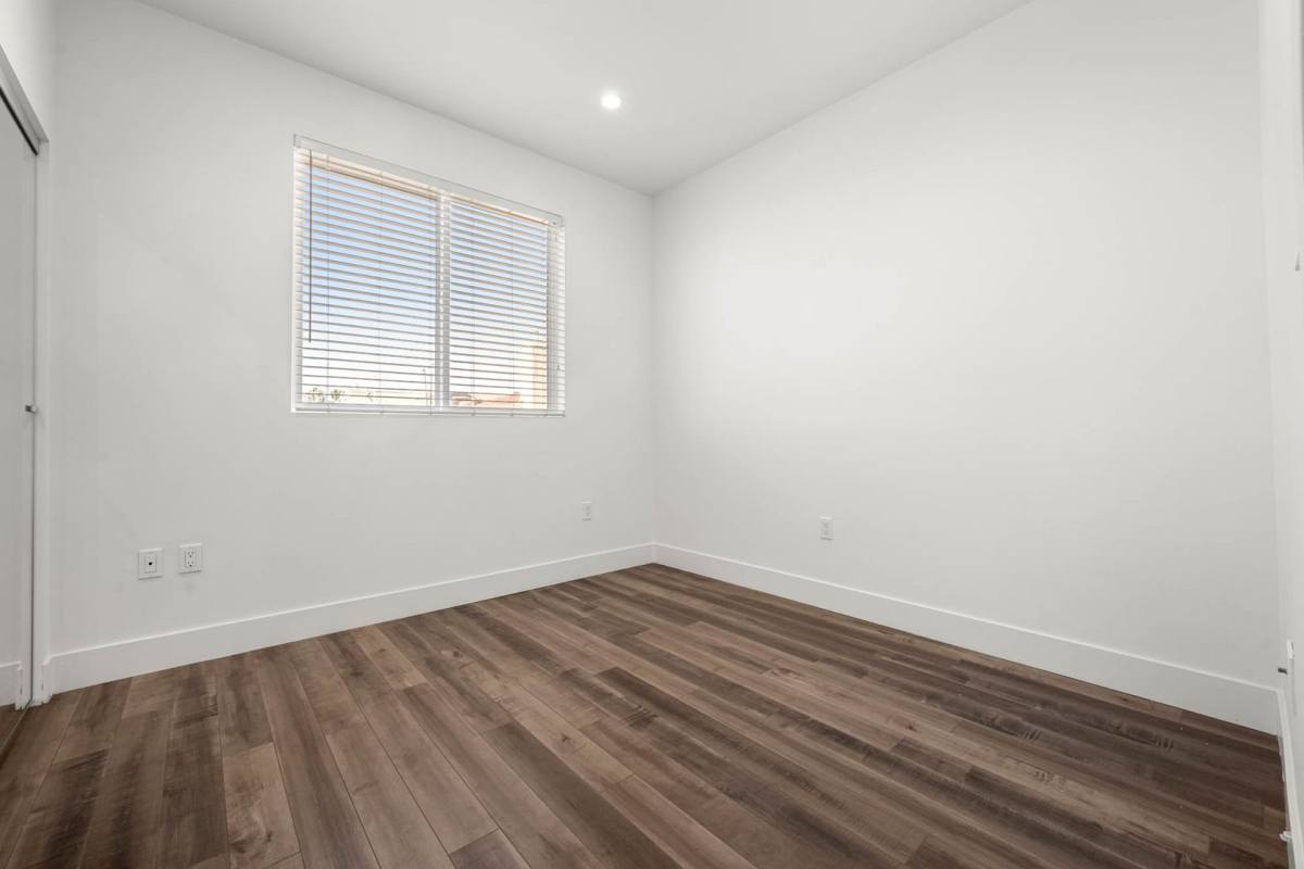 Apartment for rent at 1215 S Bedford St, Los Angeles, CA 90035