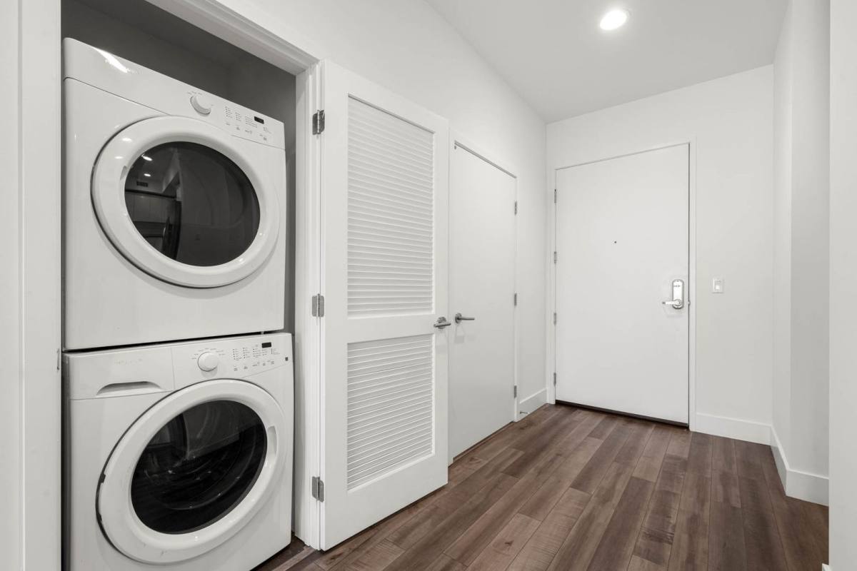 Apartment for rent at 1215 S Bedford St, Los Angeles, CA 90035