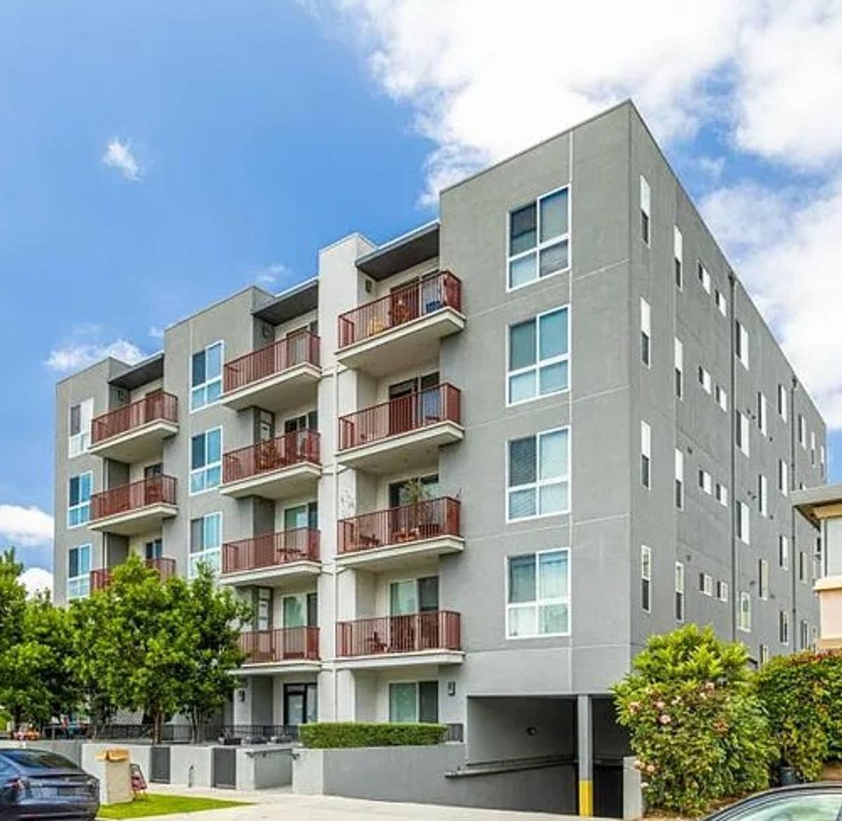Apartment for rent at 1215 S Bedford St, Los Angeles, CA 90035
