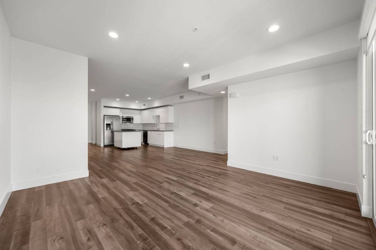 Apartment for rent at 1215 S Bedford St, Los Angeles, CA 90035