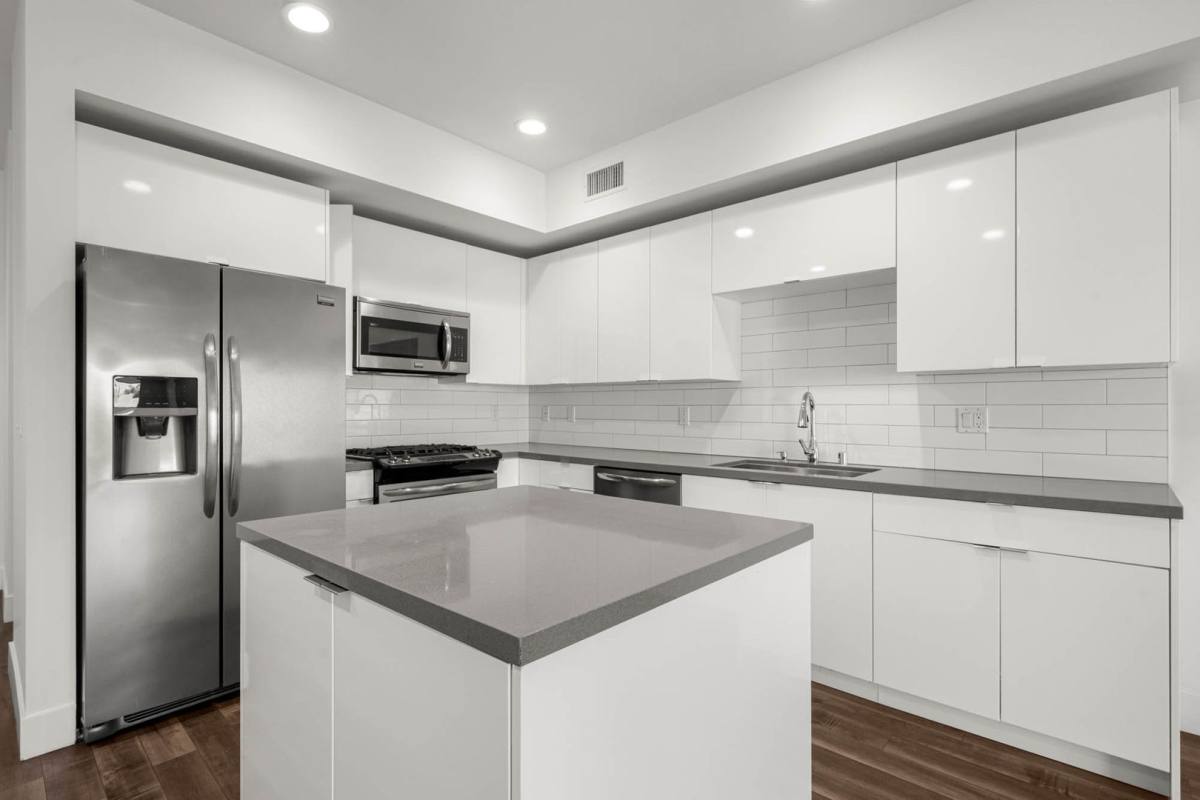 Apartment for rent at 1215 S Bedford St, Los Angeles, CA 90035