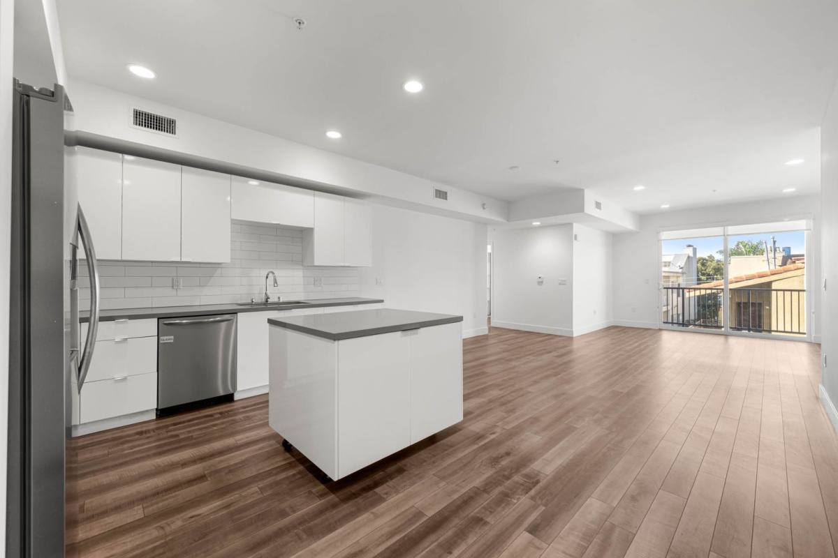 Apartment for rent at 1215 S Bedford St, Los Angeles, CA 90035