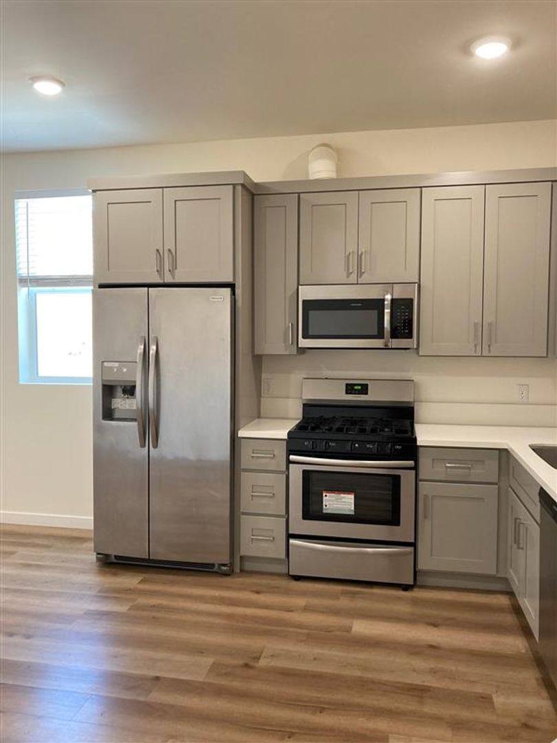 Townhouse for rent at 16753-16755 1 2 Sherman Way, Van Nuys, CA 91406