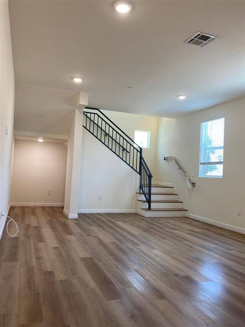Townhouse for rent at 16753-16755 1 2 Sherman Way, Van Nuys, CA 91406