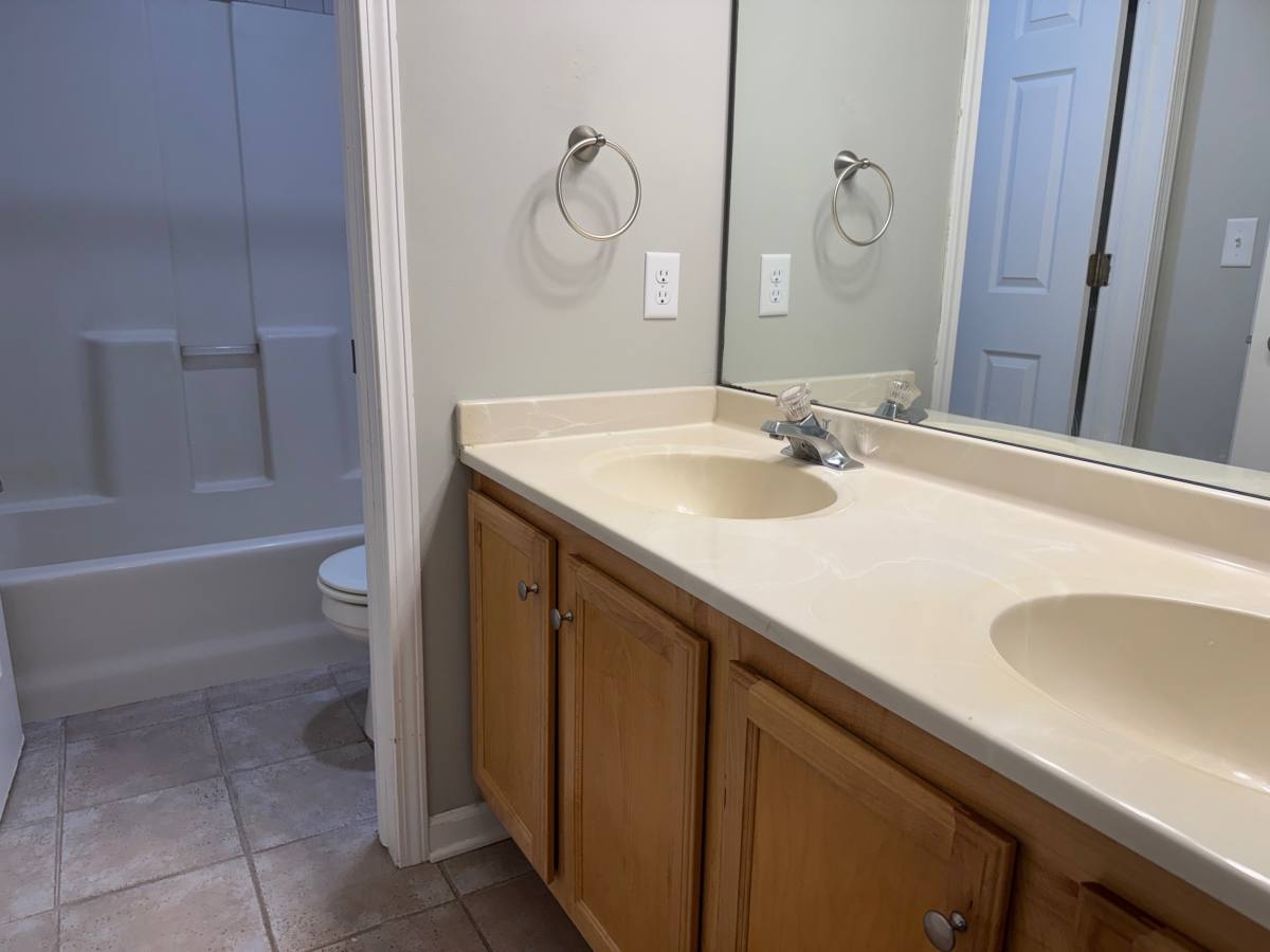 Townhouse for rent at 6251 Commonwealth Dr #1, Loves Park, IL 61111