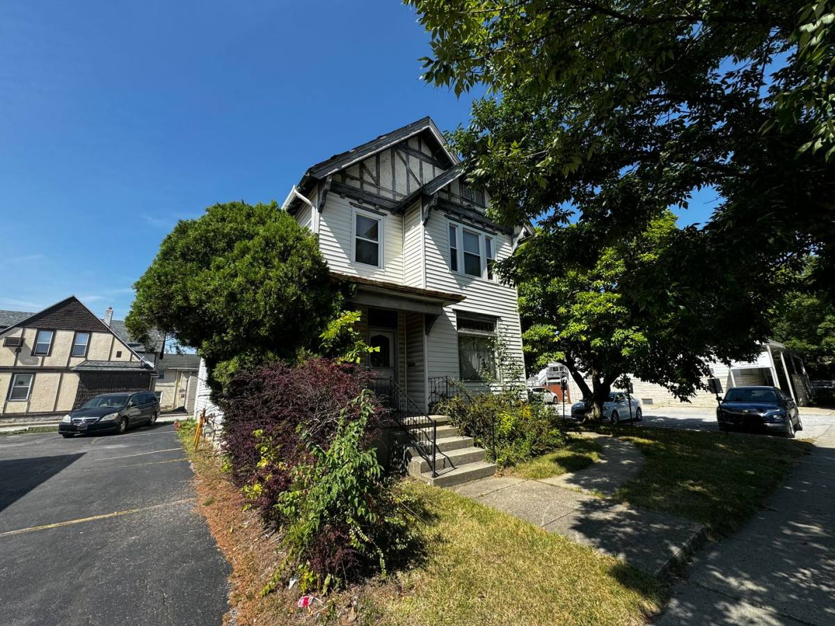 Apartment for rent at 2224 S Calhoun St, Fort Wayne, IN 46802