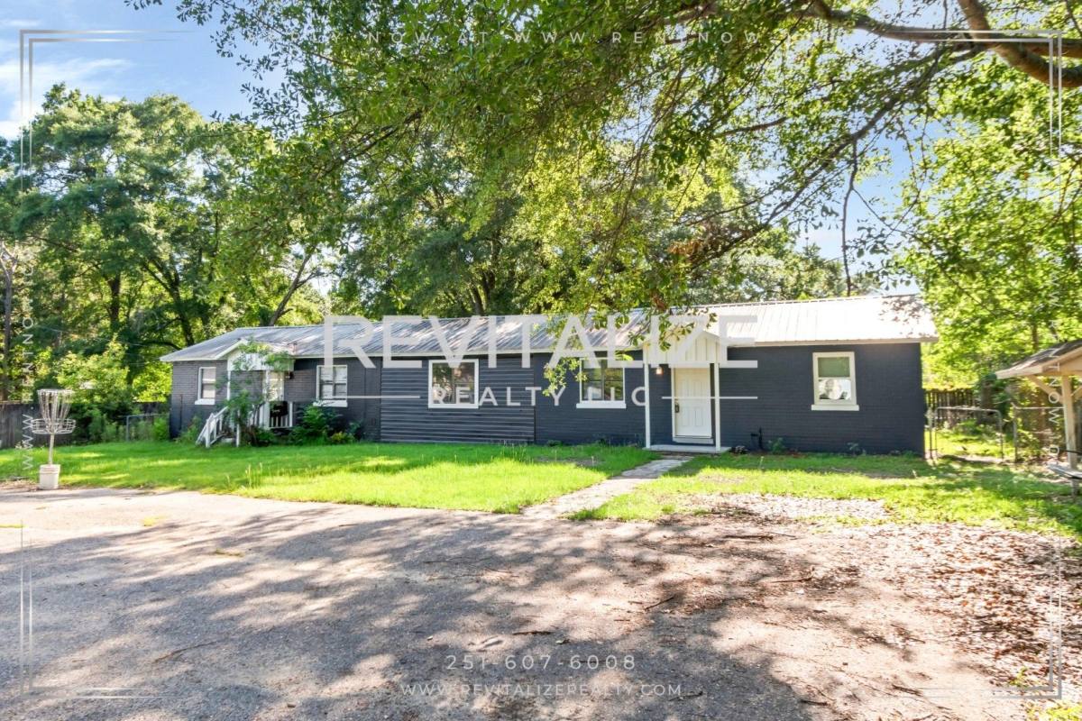Apartment for rent at 831 James St, Saraland, AL 36571