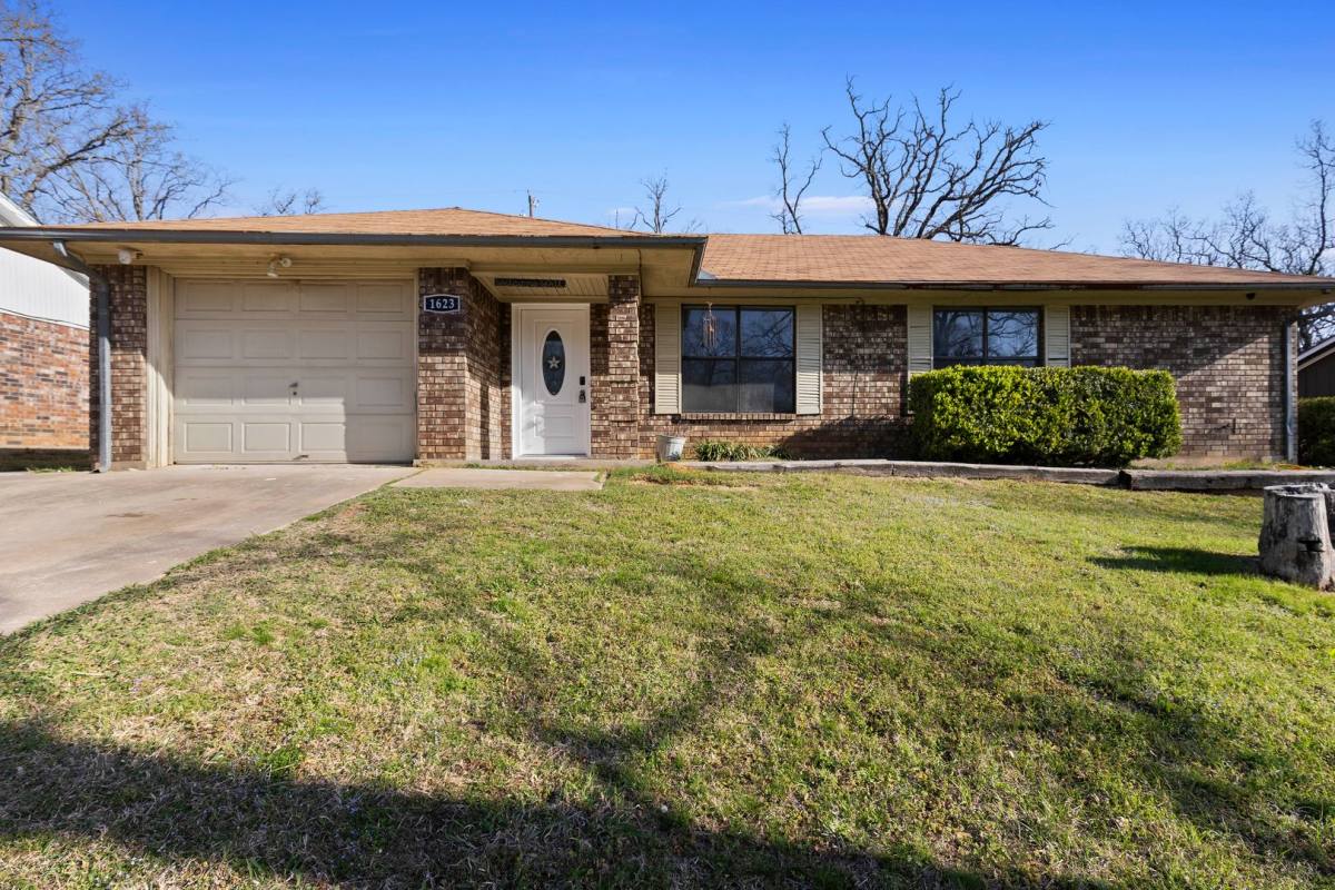 House for rent at 1623 W Parnell St, Denison, TX 75020