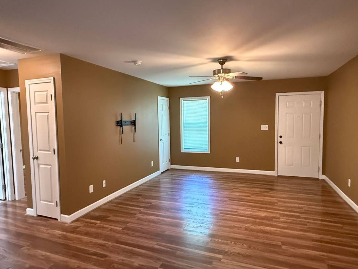 Apartment for rent at 909 N Flint St, Lincolnton, NC 28092