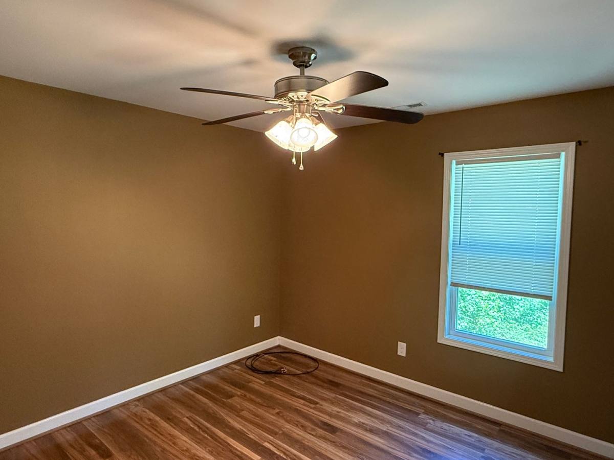 Apartment for rent at 909 N Flint St, Lincolnton, NC 28092