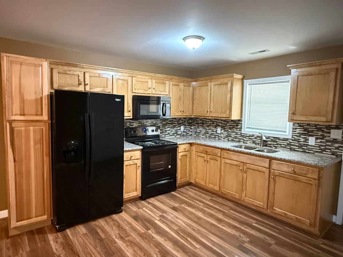 Apartment for rent at 909 N Flint St, Lincolnton, NC 28092