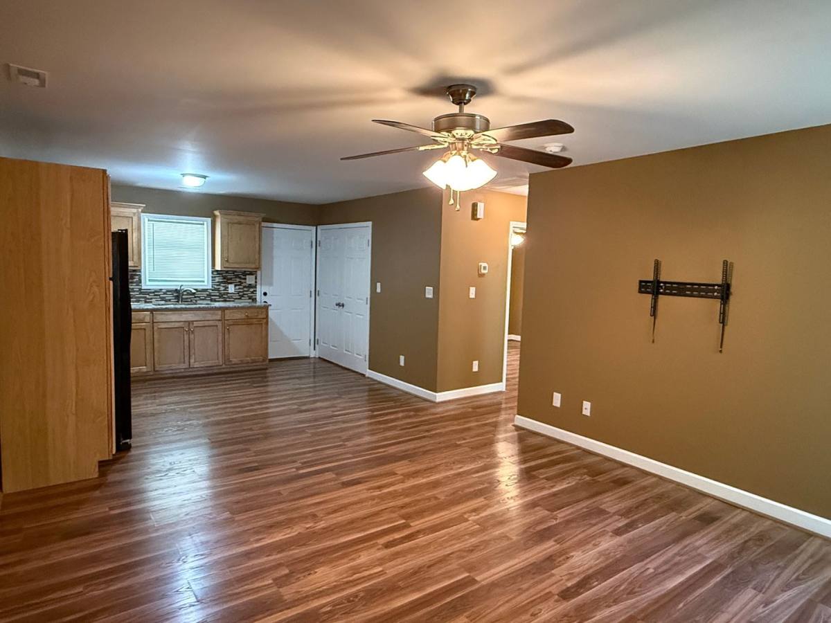 Apartment for rent at 909 N Flint St, Lincolnton, NC 28092
