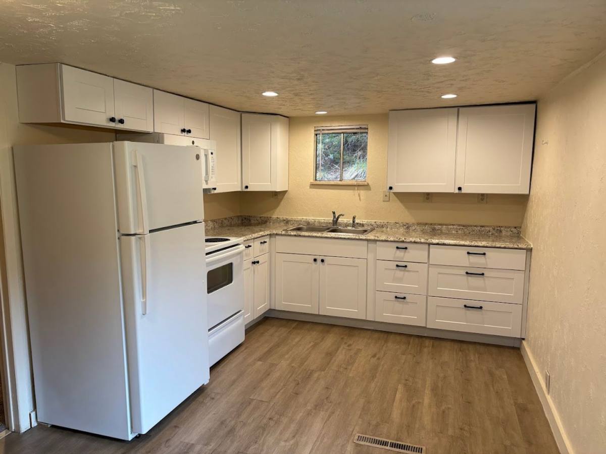 House for rent at 37 Delaware Rd, Manitou Springs, CO 80829