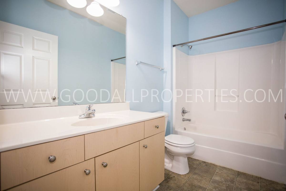 Condo for rent at 1760 SE La Grant Parkway, Waukee, IA 50263