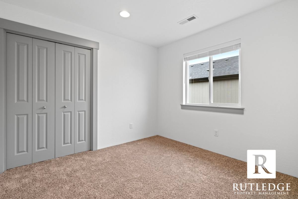 Townhouse for rent at 363 Lozier Lane, Medford, OR 97501