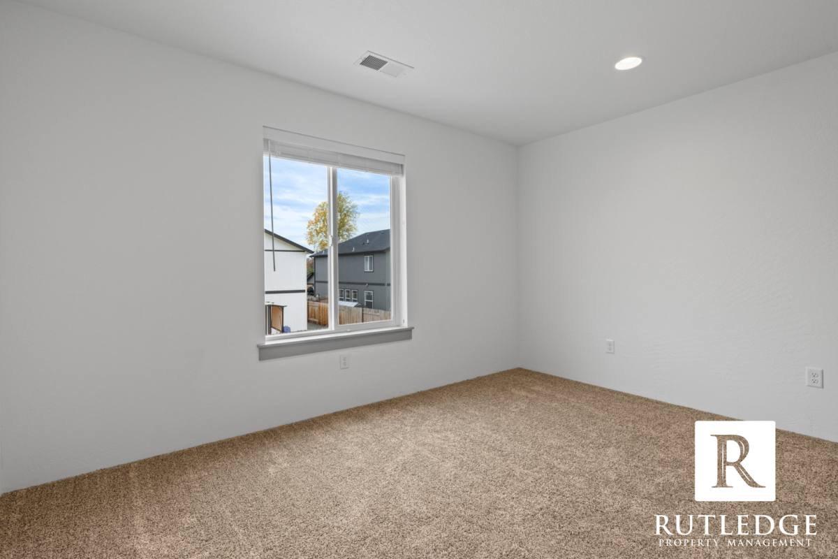Townhouse for rent at 363 Lozier Lane, Medford, OR 97501