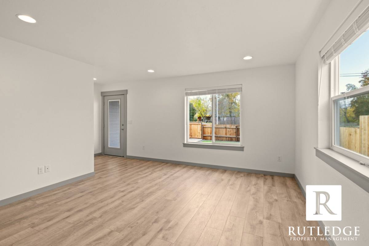 Townhouse for rent at 363 Lozier Lane, Medford, OR 97501