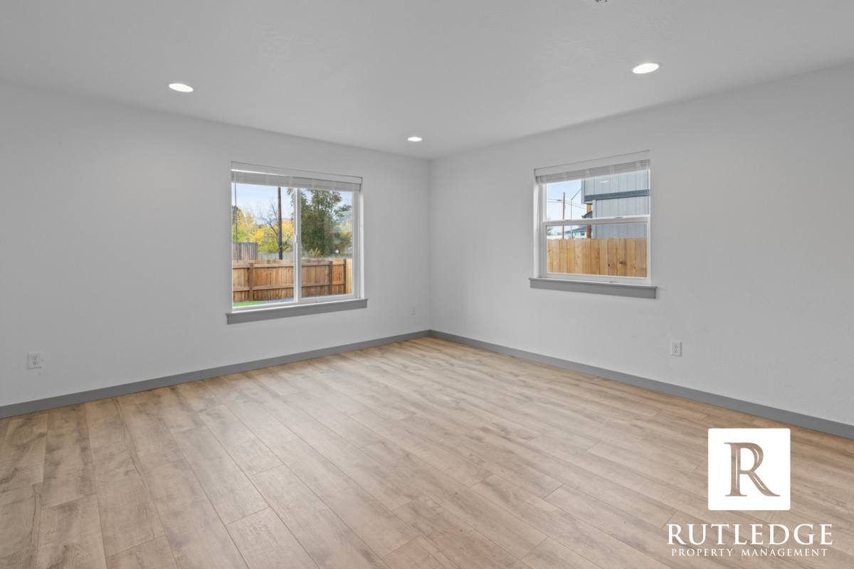 Townhouse for rent at 363 Lozier Lane, Medford, OR 97501