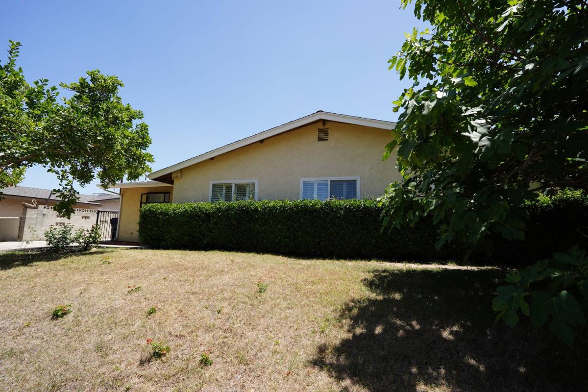 Apartment for rent at 220 Lilac Court, Redlands, CA 92373
