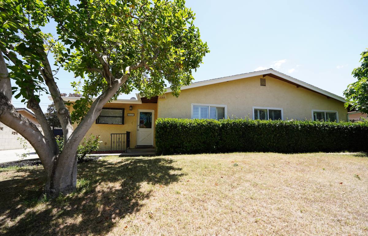 Apartment for rent at 220 Lilac Court, Redlands, CA 92373