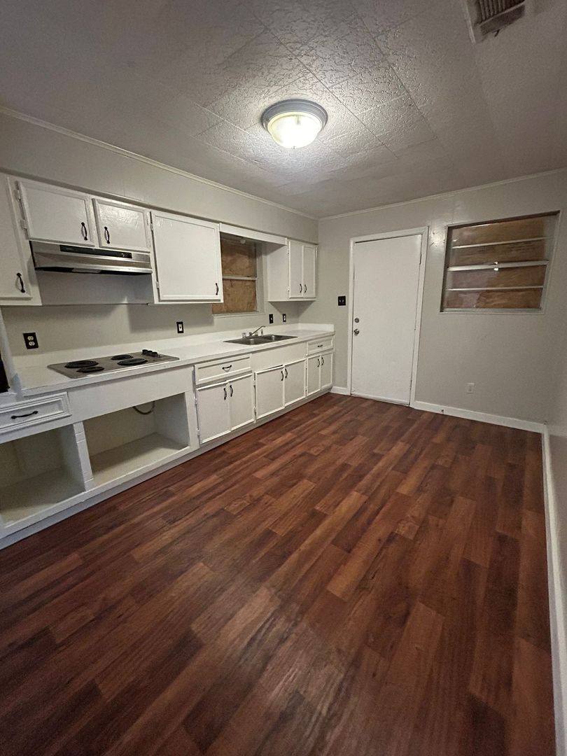 House for rent at 2318 Pacific, Orange, TX 77630
