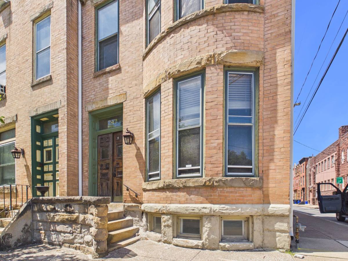 Apartment for rent at 242 Harris St, Harrisburg, PA 17102