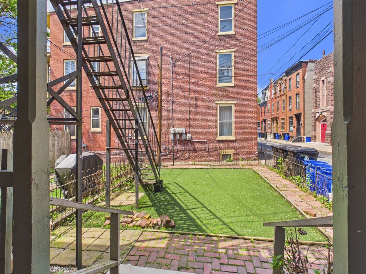 Apartment for rent at 242 Harris St, Harrisburg, PA 17102
