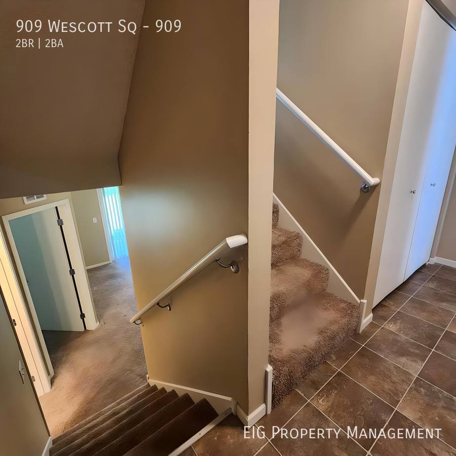 Townhouse for rent at 909 Wescott Square #909, Saint Paul, MN 55123