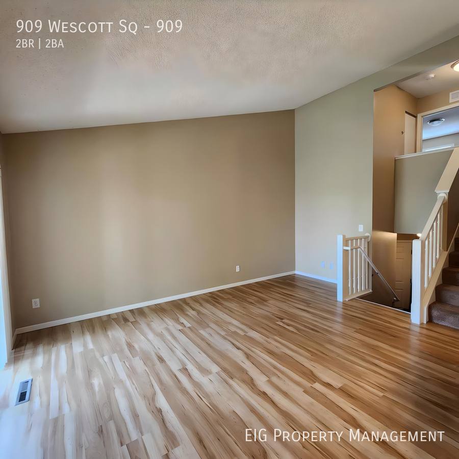 Townhouse for rent at 909 Wescott Square #909, Saint Paul, MN 55123