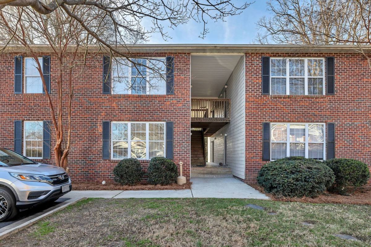 Apartment for rent at 1911 Walker Ave, Greensboro, NC 27403