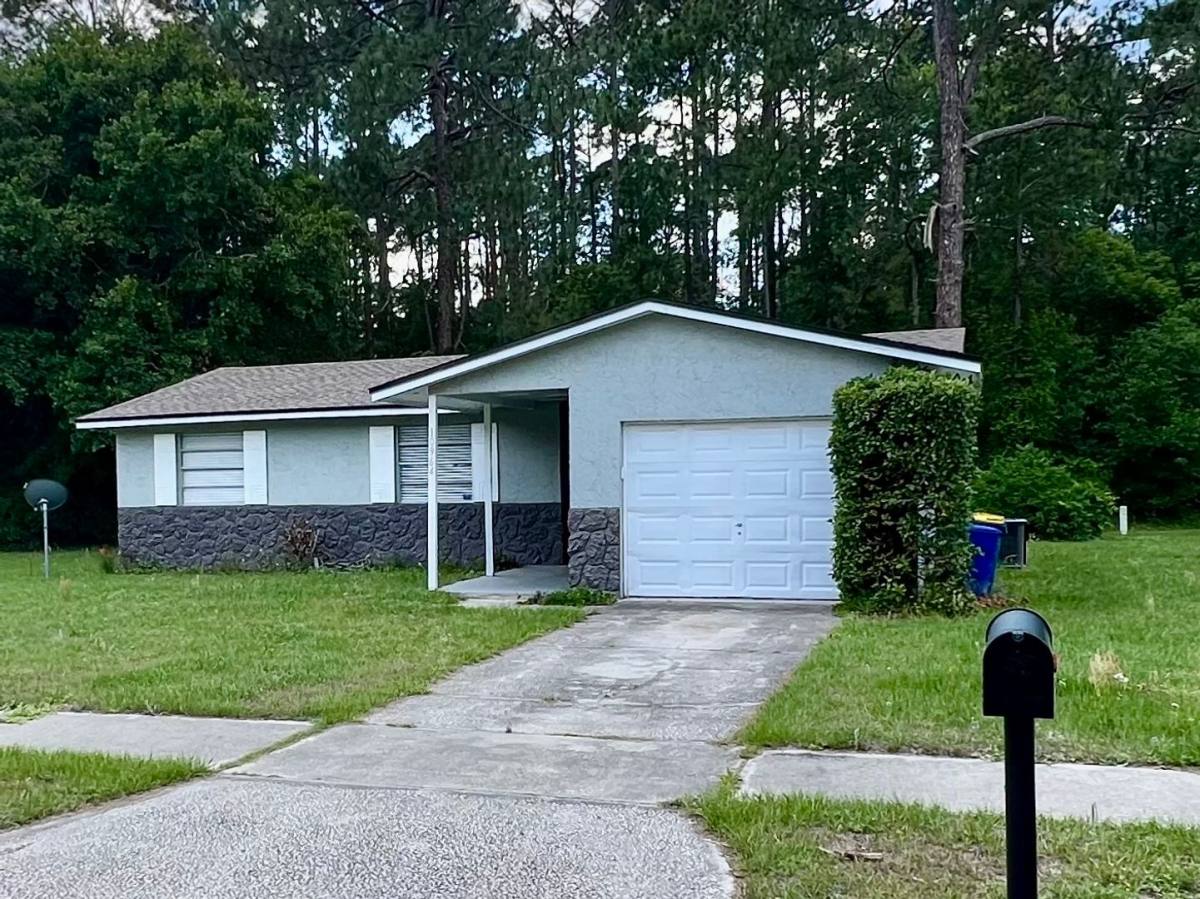 House for rent at 10964 Bacall Rd W, Jacksonville, FL 32218