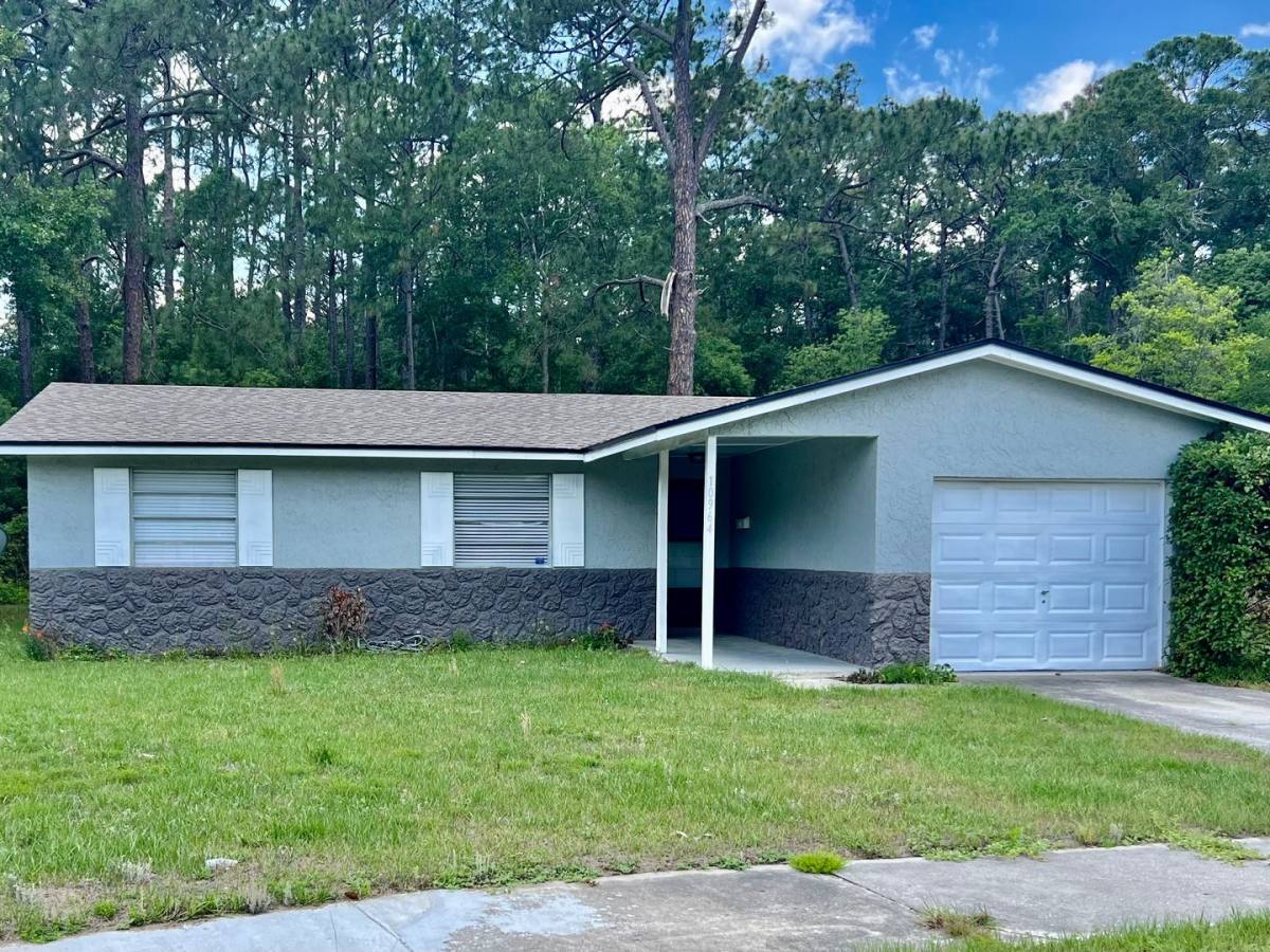 House for rent at 10964 Bacall Rd W, Jacksonville, FL 32218