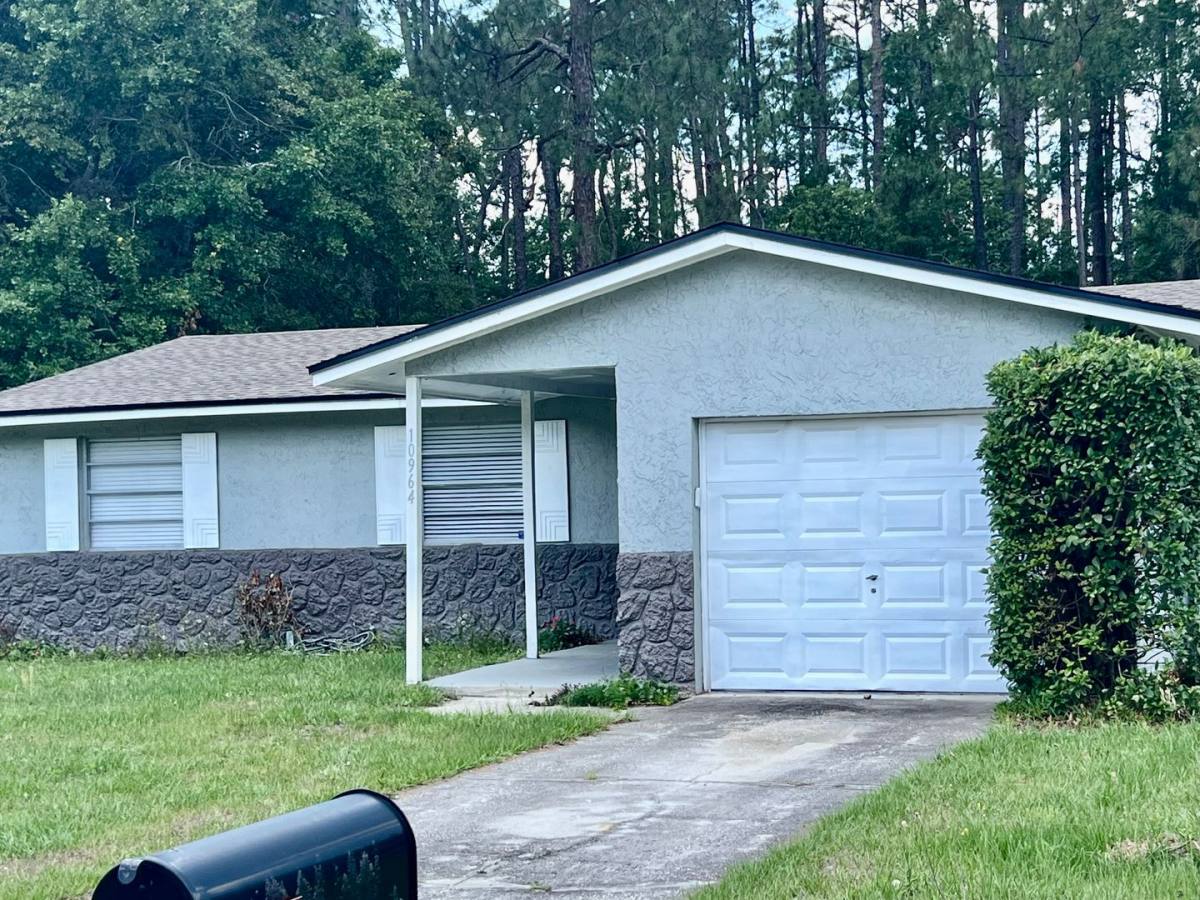 House for rent at 10964 Bacall Rd W, Jacksonville, FL 32218