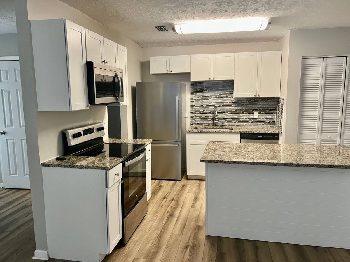 House for rent at 10964 Bacall Rd W, Jacksonville, FL 32218