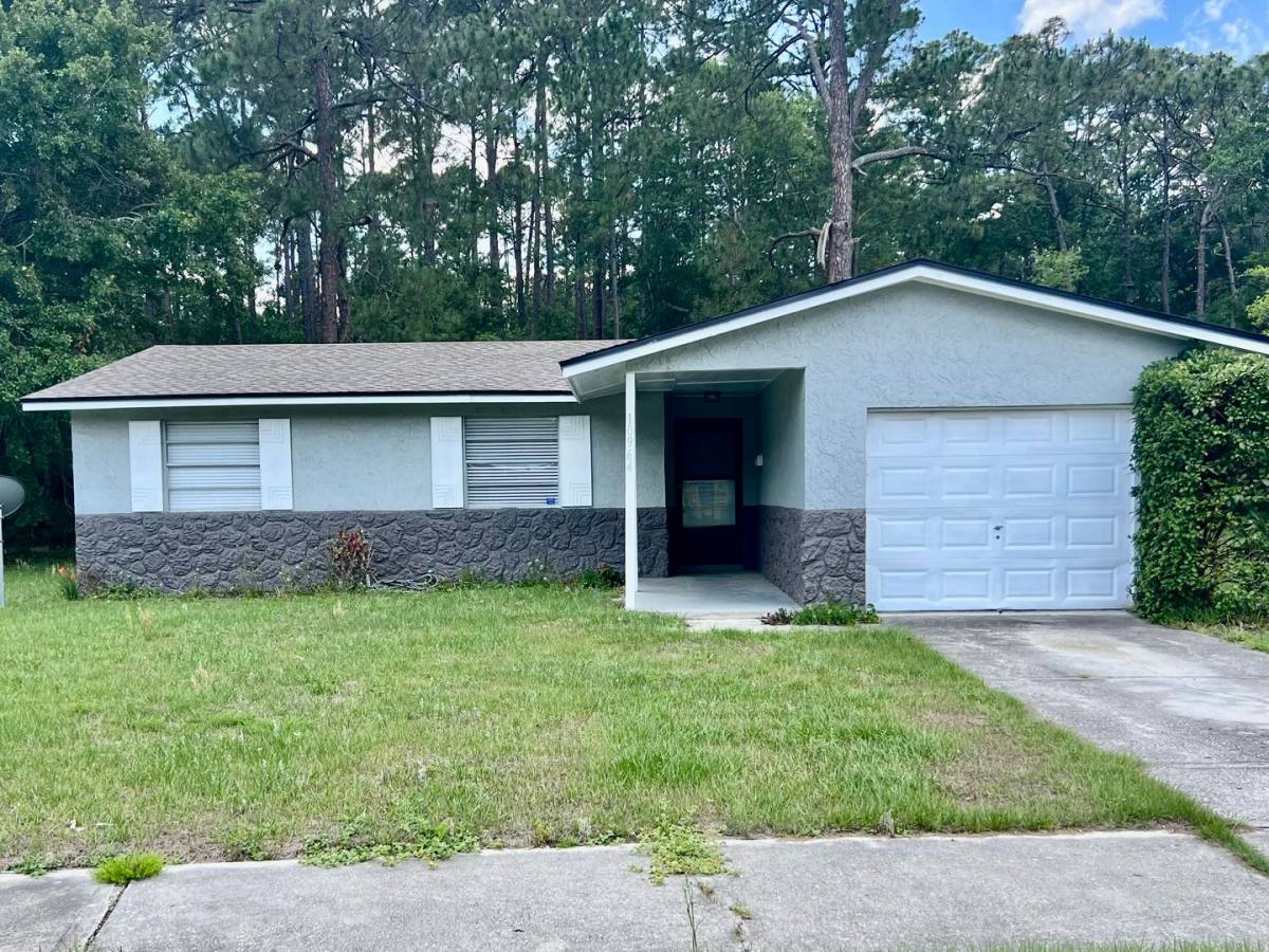 House for rent at 10964 Bacall Rd W, Jacksonville, FL 32218