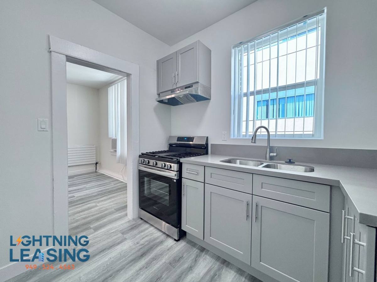 Apartment for rent at 341 4 5 S Alvarado St #505, Los Angeles, CA 90057