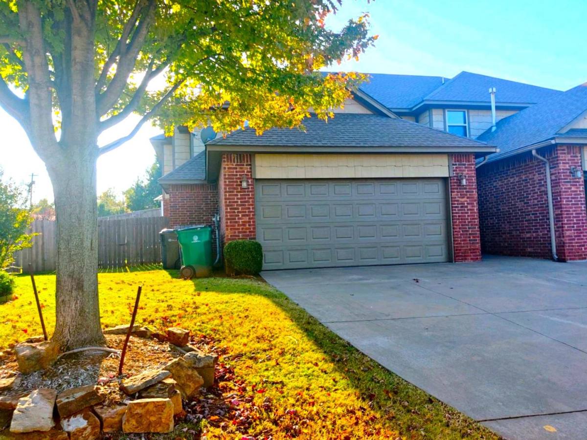 Apartment for rent at 13707 Oxford Dr, Edmond, OK 73013