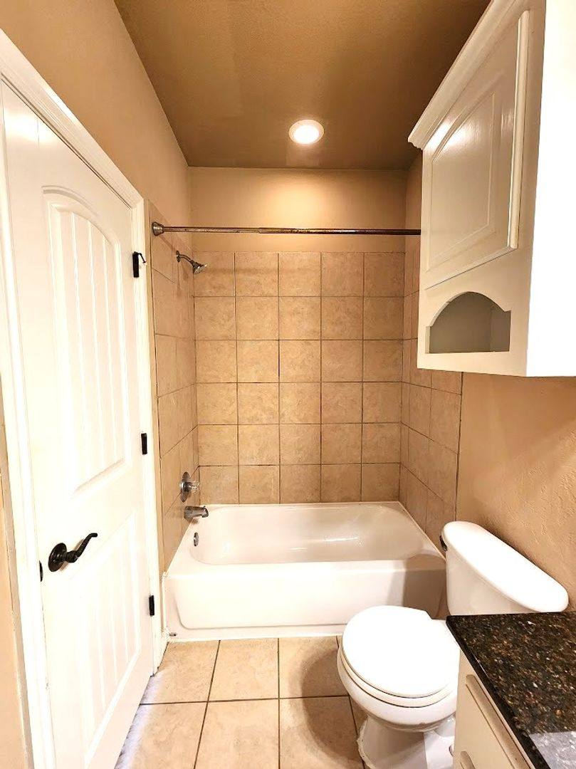 Apartment for rent at 13707 Oxford Dr, Edmond, OK 73013