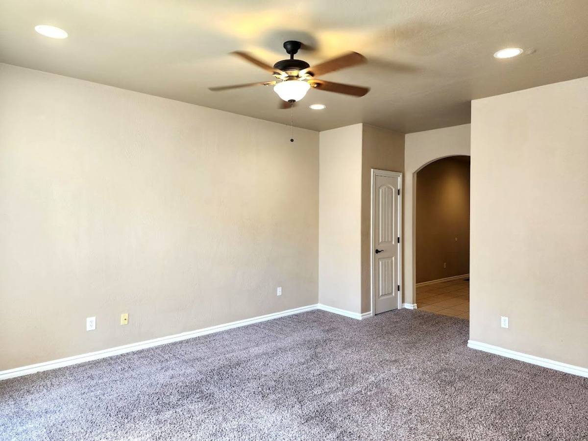 Apartment for rent at 13707 Oxford Dr, Edmond, OK 73013