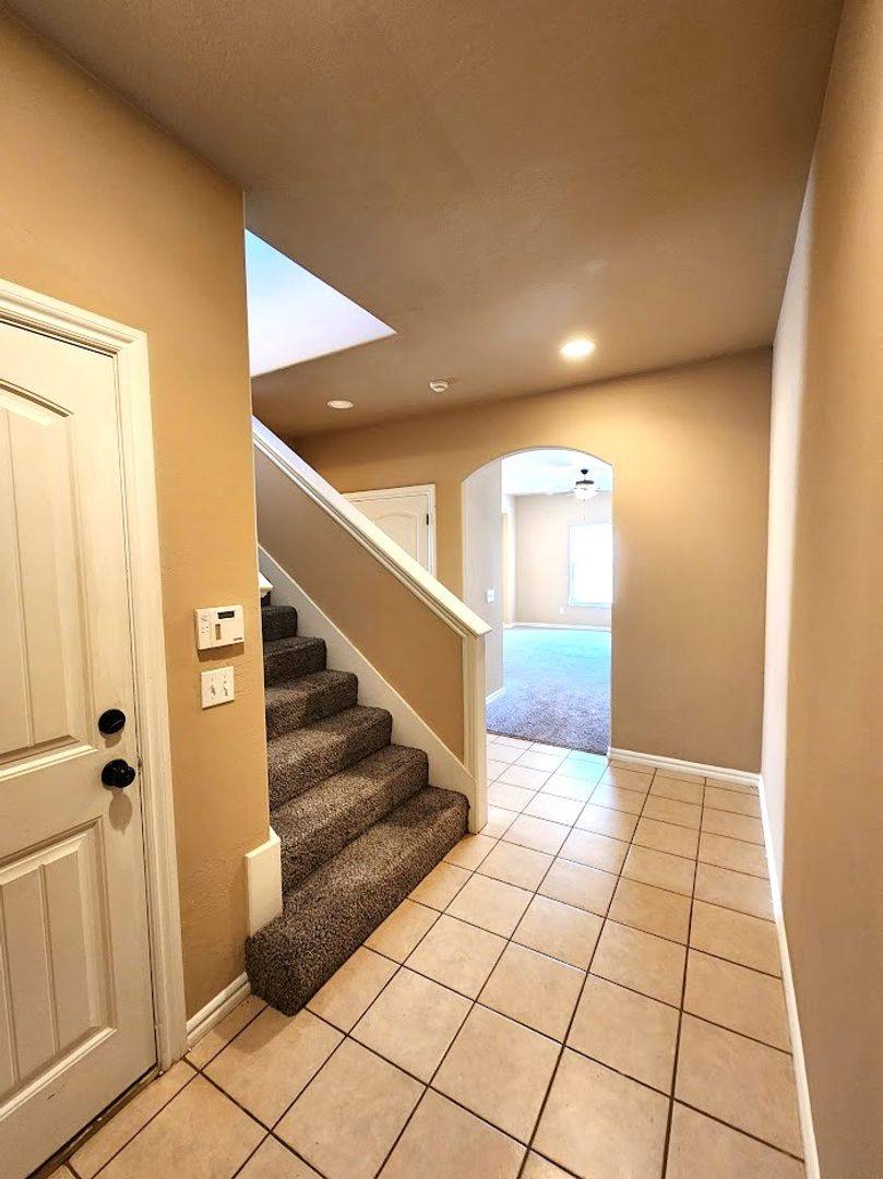 Apartment for rent at 13707 Oxford Dr, Edmond, OK 73013