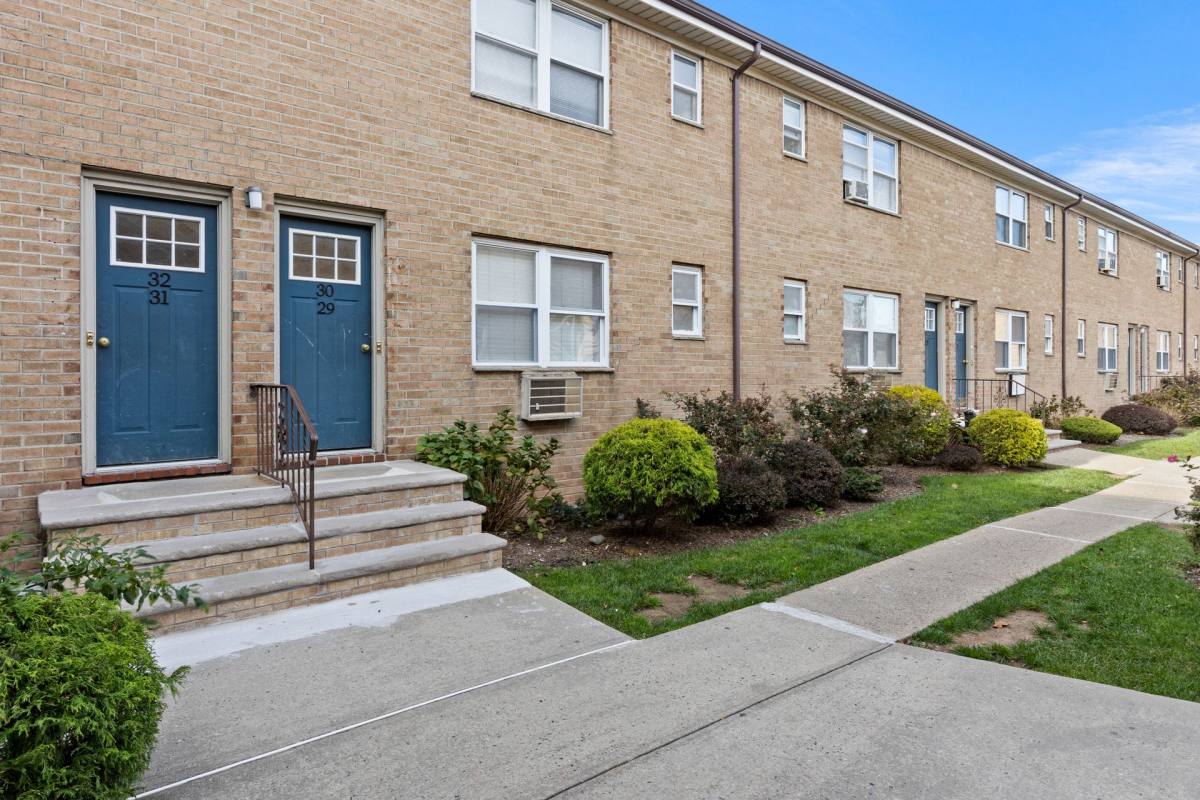 Apartment for rent at 15 Lehigh St, Hackensack, NJ 07601