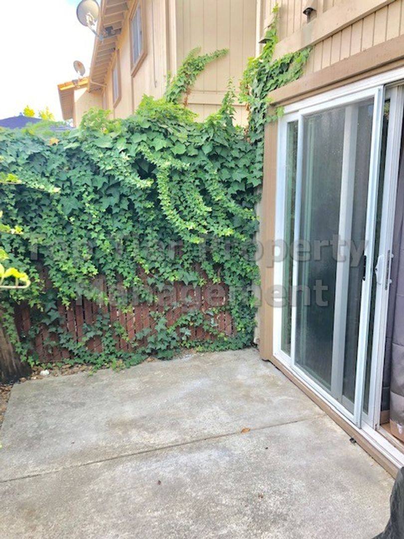 Townhouse for rent at 1803 Chinquapin Court, Concord, CA 94519