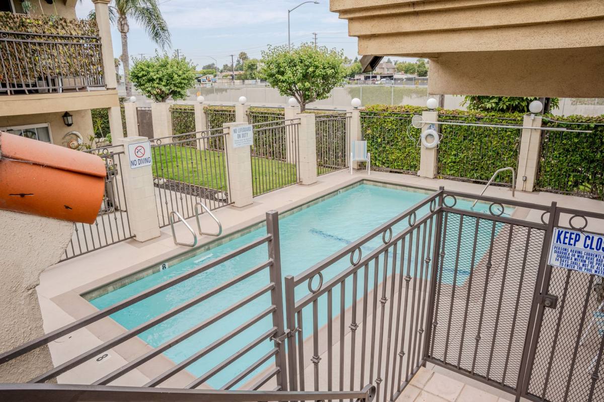 Apartment for rent at 2080 Newport Blvd, Costa Mesa, CA 92627