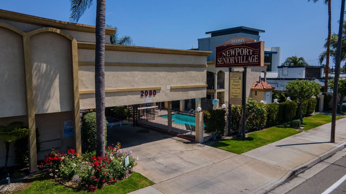 Apartment for rent at 2080 Newport Blvd, Costa Mesa, CA 92627
