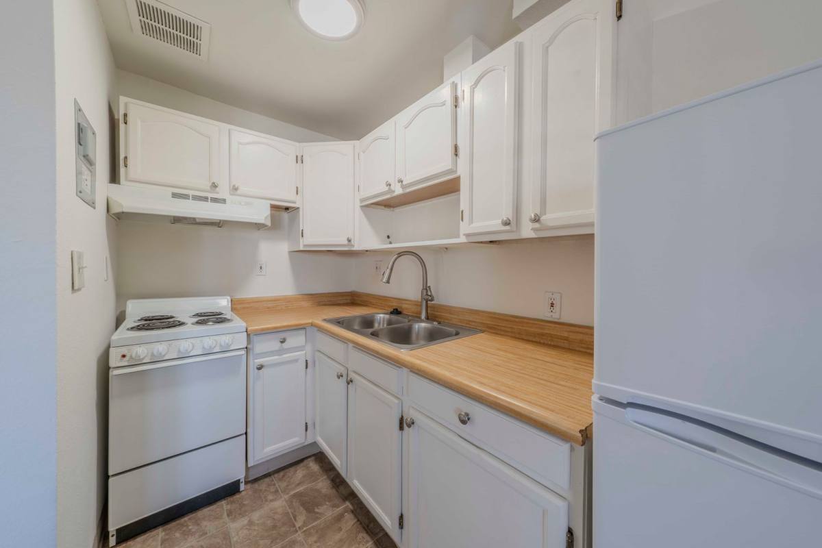 Apartment for rent at 2080 Newport Blvd, Costa Mesa, CA 92627