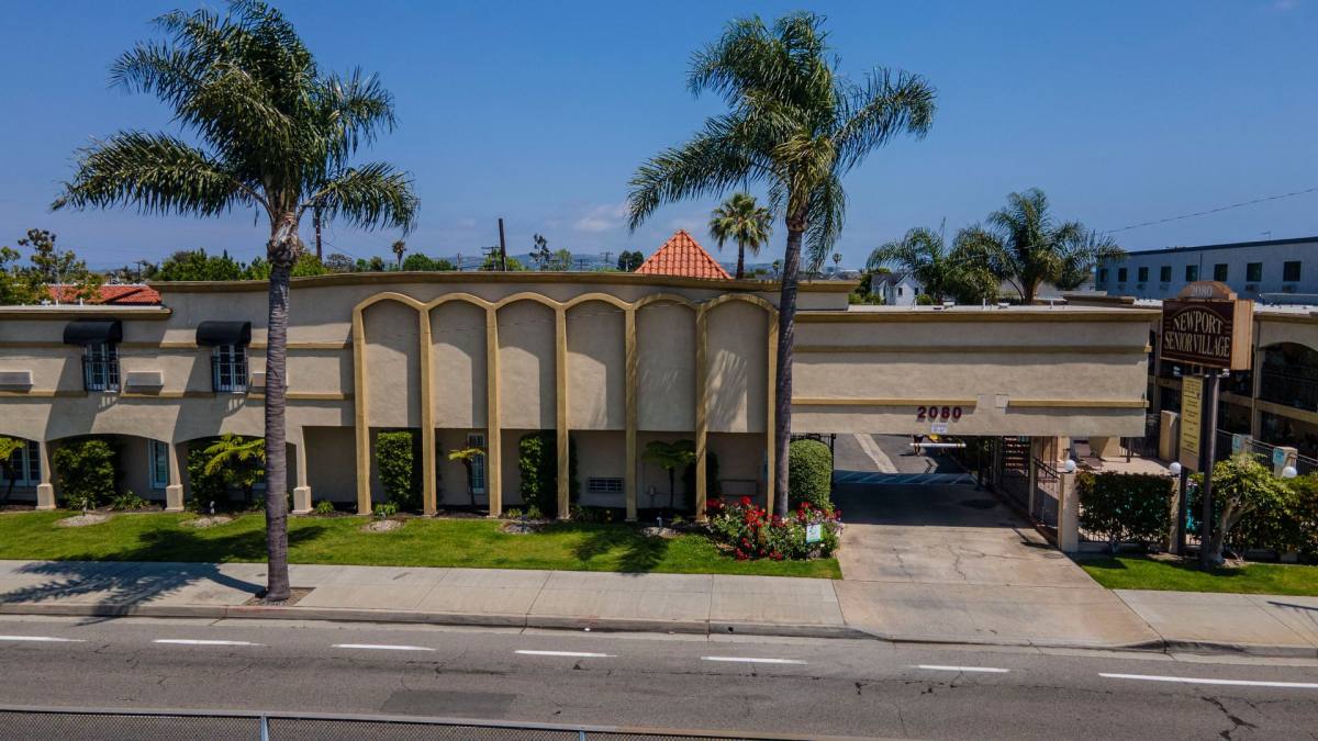 Apartment for rent at 2080 Newport Blvd, Costa Mesa, CA 92627
