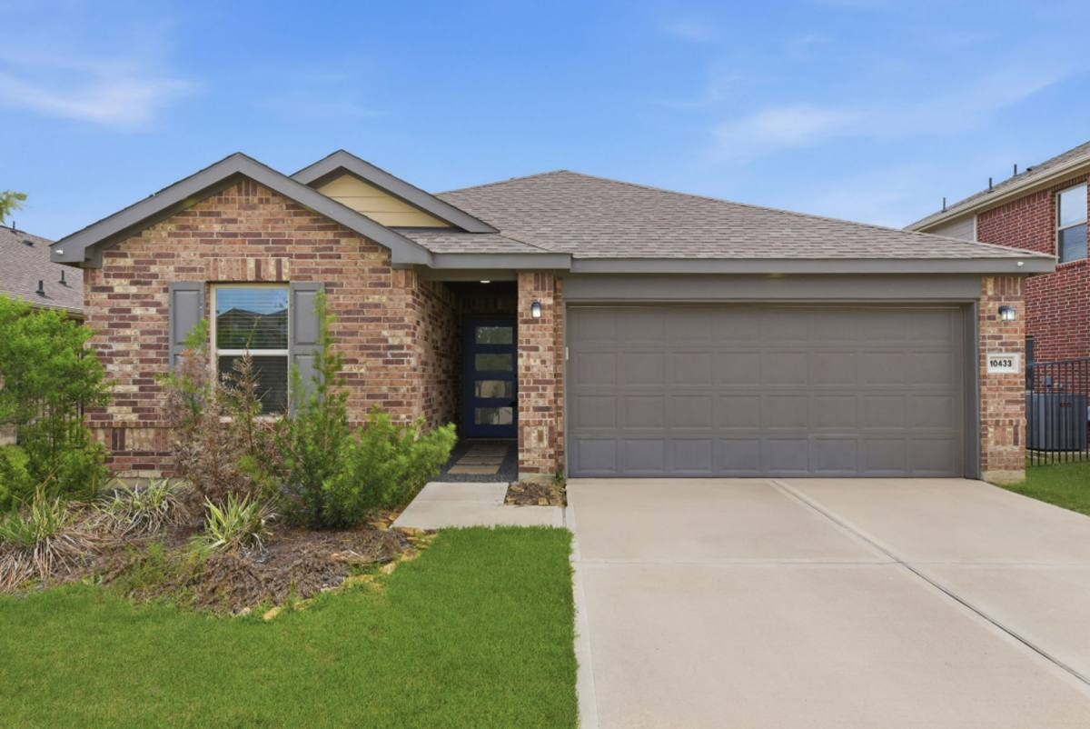 House for rent at 10433 Russell Pines Dr, Rosharon, TX 77583